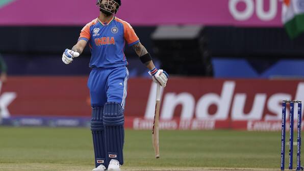 India vs Pakistan: Men in Blue on the backfoot after they lose both Virat Kohli and Rohit Sharma in powerplay