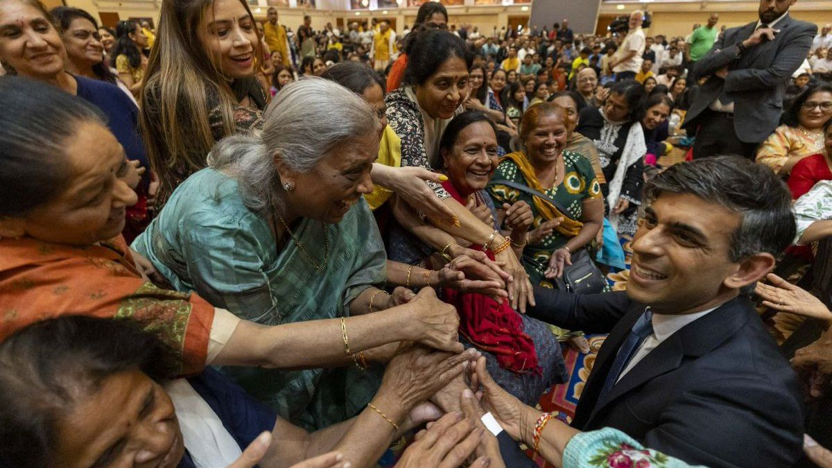 Sunak during his visit to the iconic BAPS Swaminarayan Mandir complex where he performed puja and praised India for winning the T20 world cup. Source: X Sunak during his visit to the iconic BAPS Swaminarayan Mandir complex where he performed puja and praised India for winning the T20 world cup. Source: X