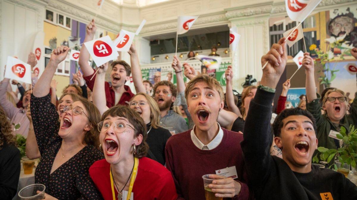 People cheer at the first exit poll at the Socialist People's Party for the election to the European Parliament at Christiansborg in Copenhagen, 9 June, 2024. AP