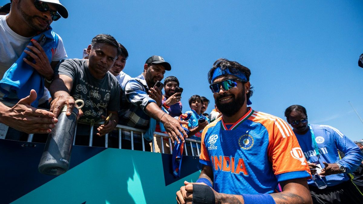 Hardik Pandya interacts with fans in New York after India's win over Bangladesh in a warm-up match. AP Hardik Pandya interacts with fans in New York after India's win over Bangladesh in a warm-up match. AP