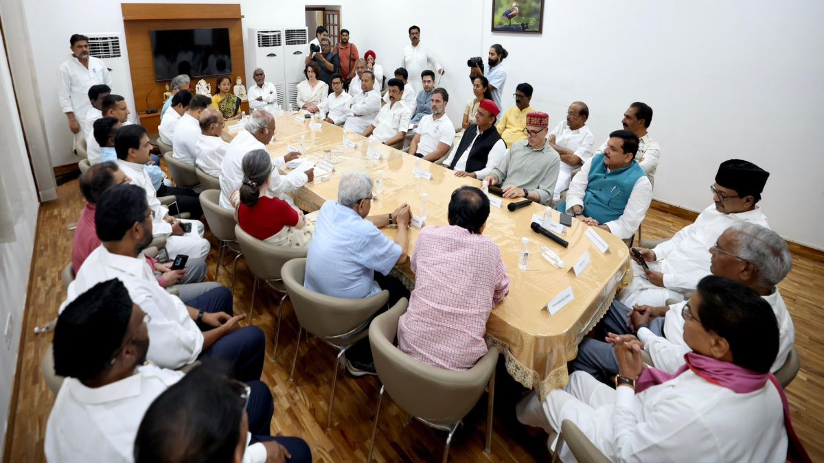 Leaders of the INDI Alliance at a meeting at Congress president Mallikarjun Kharge's residence in New Delhi. Image Courtesy: @kharge/X Leaders of the INDI Alliance at a meeting at Congress president Mallikarjun Kharge's residence in New Delhi. Image Courtesy: @kharge/X