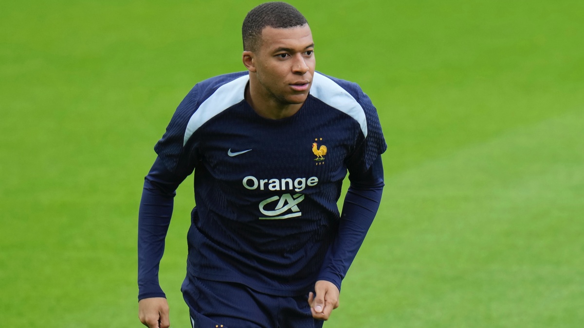 Kylian Mbappe reportedly being 'investigated for rape' in Sweden; Real Madrid star slams it as 'fake news' Kylian Mbappe reportedly being 'investigated for rape' in Sweden; Real Madrid star slams it as 'fake news'