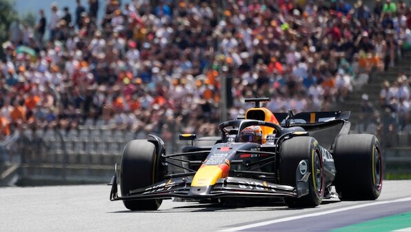  Max Verstappen survives Lando Norris' spirited attack to win Austrian GP sprint race