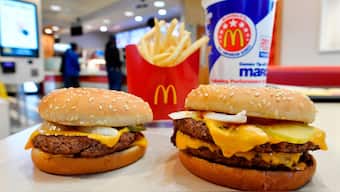 A McDonald's Quarter Pounder, left, and Double Quarter Pound burger is shown in Atlanta, 6 March, 2018. File Image/AP