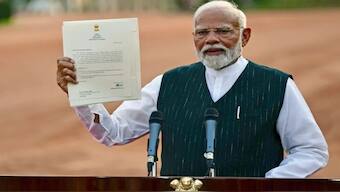 Prime Minister Narendra Modi displays a letter from President Droupadi Murmu, inviting him to form the next Central government, Rashtrapati Bhavan, New Delhi, India, Friday, June 7, 2024 [Manish Swarup/AP Photo]