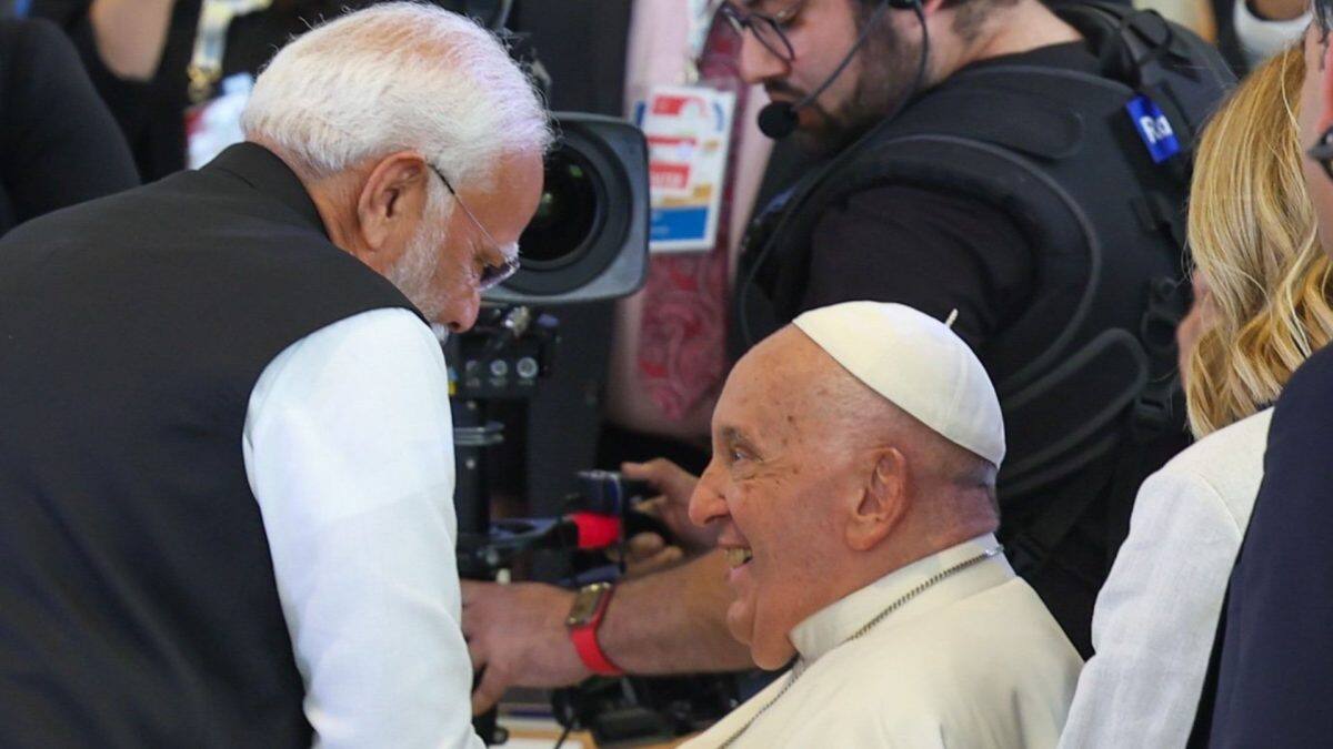 PM Modi hugs Pope Francis, invites him to visit India – Firstpost