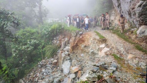 79 tourists evacuated from Sikkim's landslides-hit Lachung; over 1,000 still stranded