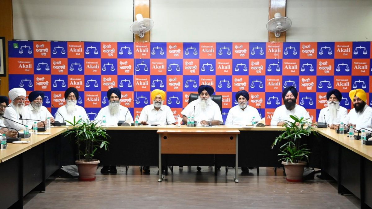 Sukhbir Singh Badal chairs the meeting of Shiromani Akali Dal district presidents at party head office in Chandigarh. Source: X/@Akali_Dal_ Sukhbir Singh Badal chairs the meeting of Shiromani Akali Dal district presidents at party head office in Chandigarh. Source: X/@Akali_Dal_