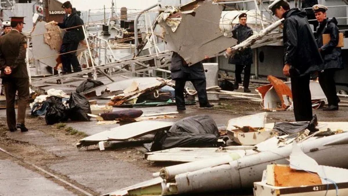 Irish naval personnel collecting debris from the Kanishka bombing (Photo: AFP) Irish naval personnel collecting debris from the Kanishka bombing (Photo: AFP)