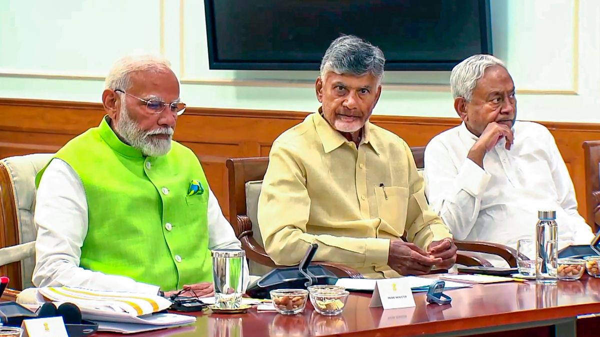 Narendra Modi with TDP's Chandrababu Naidu and Bihar CM Nitish Kumar at the NDA meeting in Delhi on 5 June. PTI Narendra Modi with TDP's Chandrababu Naidu and Bihar CM Nitish Kumar at the NDA meeting in Delhi on 5 June. PTI