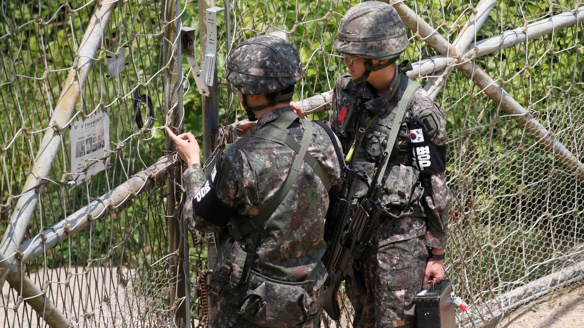 한국, 북한 병사의 국경을 넘어 반응, 경고 사격 – Firstpost
