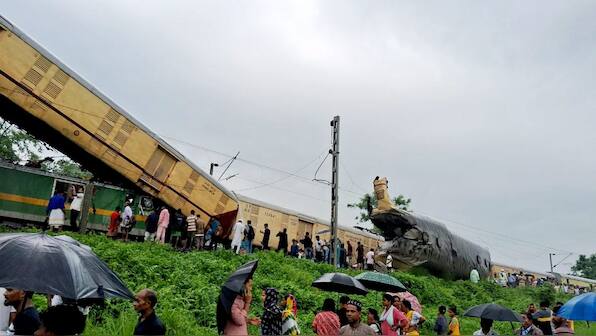 15 die in Kanchanjunga Express train collision; driver ‘disregarded signal’, says railway board chairman