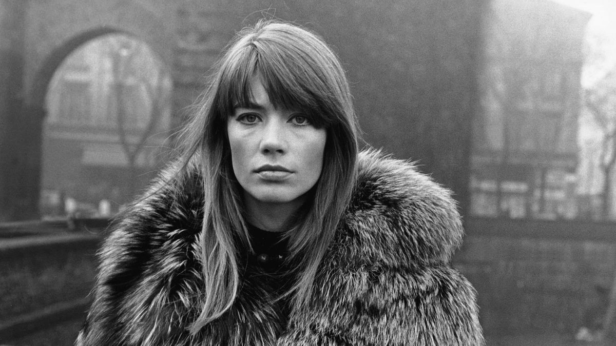 Françoise Hardy, French singing legend and pop icon, passes away at 80 after battle with lymphatic cancer