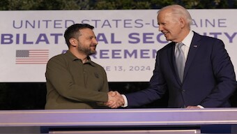 US President Joe Biden signs a 10-year bilateral defence agreement with Ukrainian President Volodymyr Zelenskyy on the sidelines of G7 summit in Italy. Source: AP