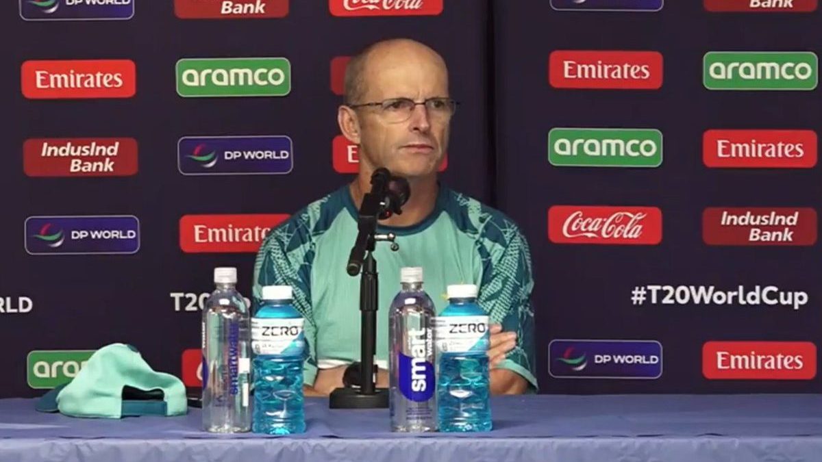 Pakistan coach Gary Kirsten questions lack of unity in team in assessment report: Report Pakistan coach Gary Kirsten questions lack of unity in team in assessment report: Report