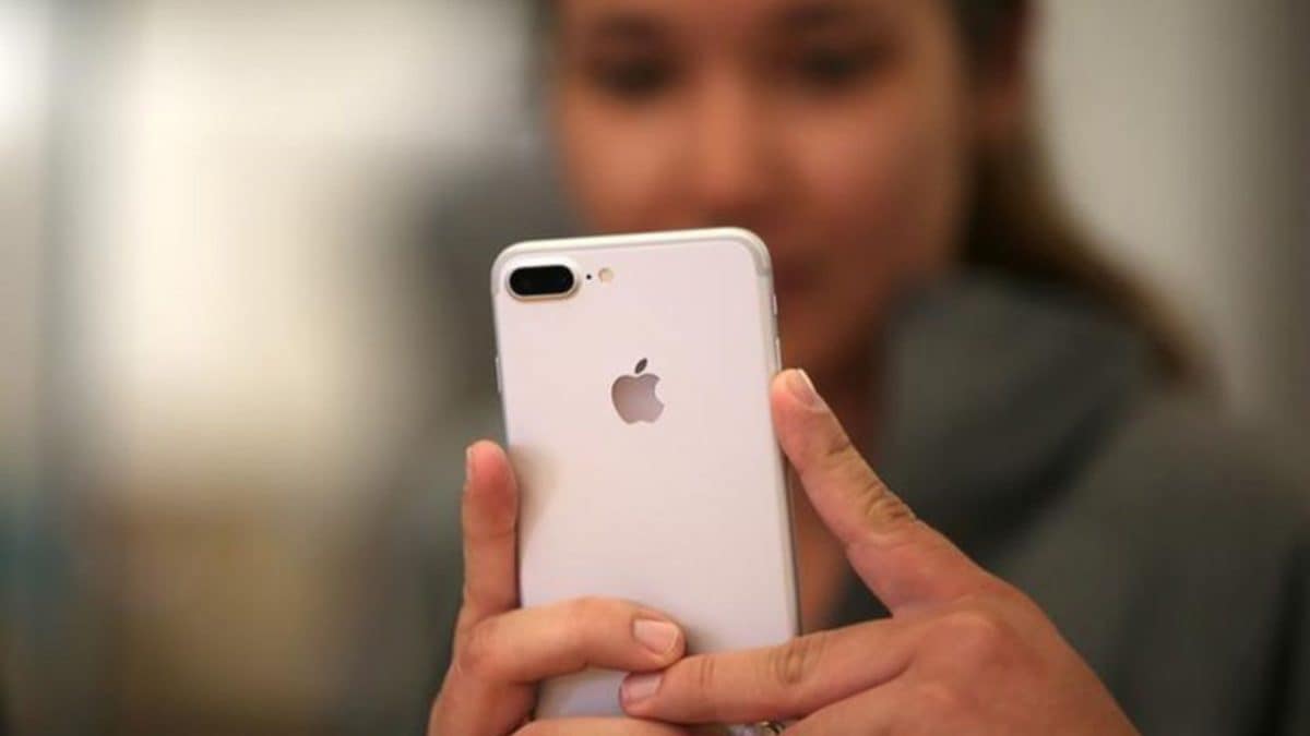 UK man sues Apple after wife reads ‘deleted’ private chats with sex workers – Firstpost