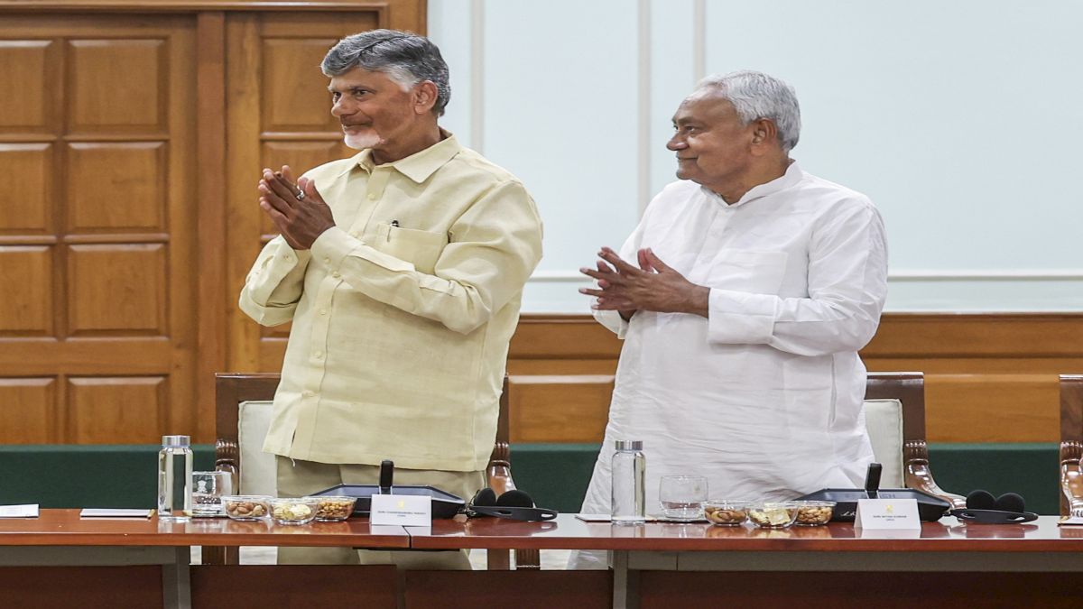 TDP chief N Chandrababu Naidu and JD(U) chief Nitish Kumar during National Democratic Alliance (NDA) meeting at 7, Lok Kalyan Marg, in New Delhi. PTI TDP chief N Chandrababu Naidu and JD(U) chief Nitish Kumar during National Democratic Alliance (NDA) meeting at 7, Lok Kalyan Marg, in New Delhi. PTI
