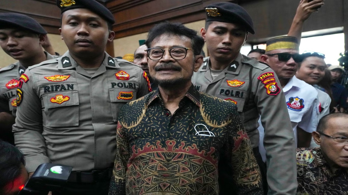 Indonesia's ex-agriculture minister sentenced to 10 years for corruption, 6th minister from Widodo's Cabinet Indonesia's ex-agriculture minister sentenced to 10 years for corruption, 6th minister from Widodo's Cabinet