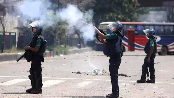  Police, security officials fire bullets, tear gas to ban gatherings in Dhaka