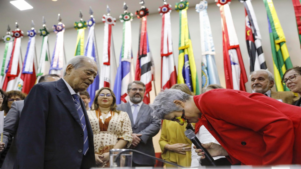 Eneá de Stutz e Almeida, right, president of the Amnesty Commission lowers her head as she apologizes in Brasilia, Brazil. AP Eneá de Stutz e Almeida, right, president of the Amnesty Commission lowers her head as she apologizes in Brasilia, Brazil. AP