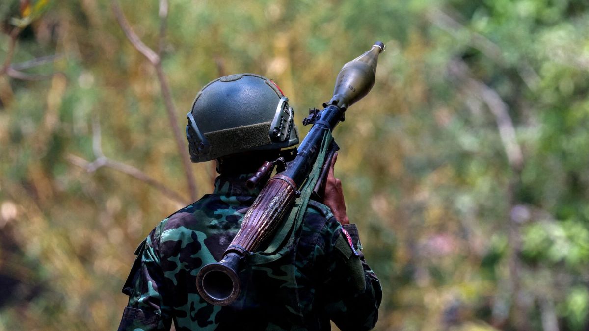 Myanmar civil war: Soldiers turn tail, flee to Thailand after ethnic armed group seizes border base Myanmar civil war: Soldiers turn tail, flee to Thailand after ethnic armed group seizes border base
