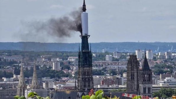  Medieval cathedral catches fire during restoration work