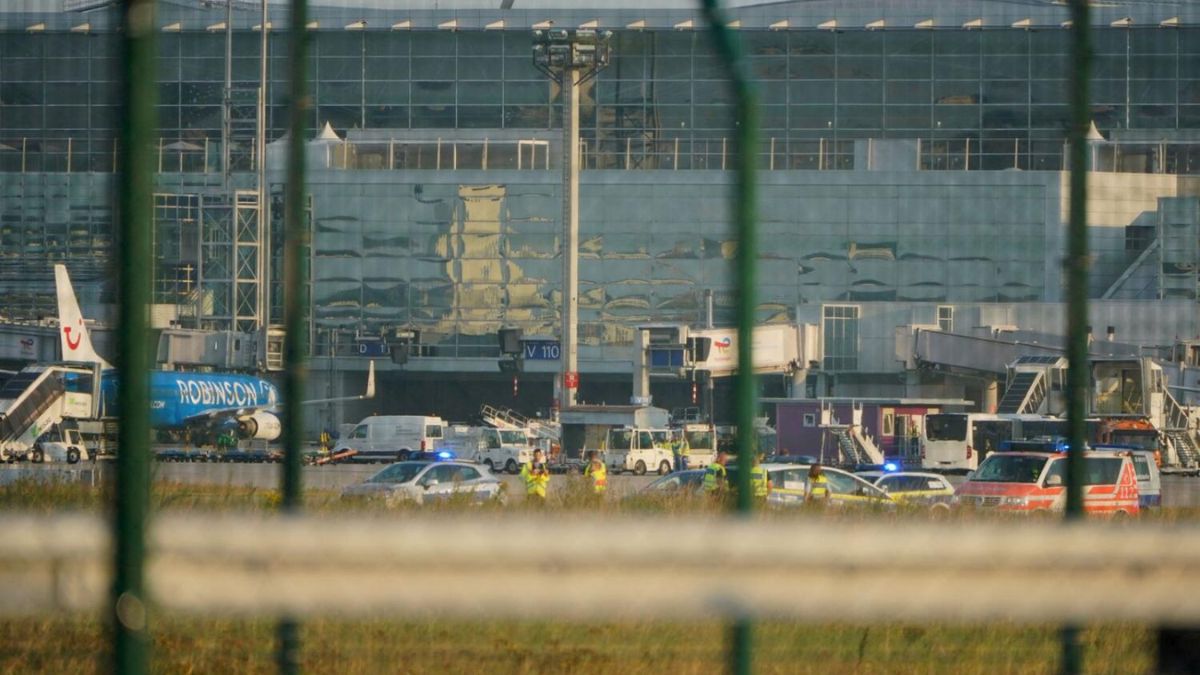Police, security and medical staff parked their vehicles after activists of the "Letzte Generation" (Last Generation) staged a demonstration near the runways at the airport in Frankfurt, Germany July 25, 2024. Photo- Reuters Police, security and medical staff parked their vehicles after activists of the "Letzte Generation" (Last Generation) staged a demonstration near the runways at the airport in Frankfurt, Germany July 25, 2024. Photo- Reuters