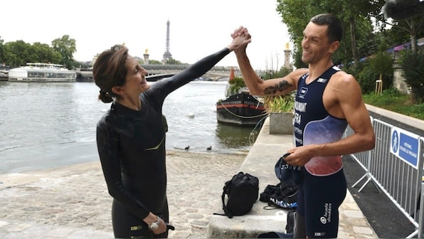  French sports minister swims in Seine amid doubts over river’s cleanliness