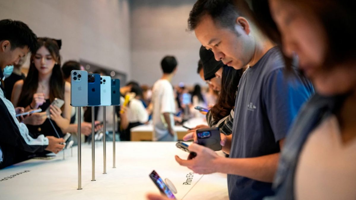 discounts and the promise of new AI features have helped stabilise sales for both Apple and market leader Samsung which is also promoting a new generation of phones with AI features. Image Credit: Reuters discounts and the promise of new AI features have helped stabilise sales for both Apple and market leader Samsung which is also promoting a new generation of phones with AI features. Image Credit: Reuters