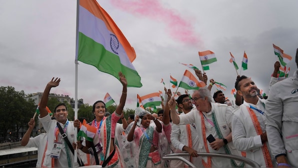  PV Sindhu, Achanta Sharath Kamal lead the way as Team India arrives in Paris in style