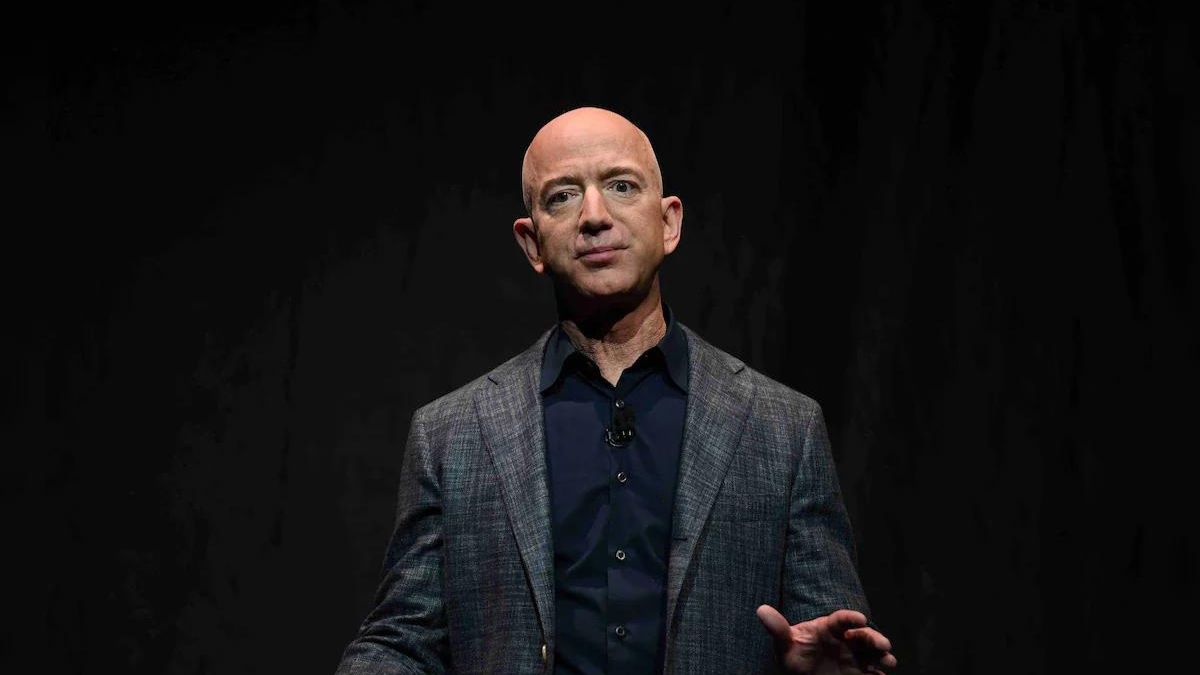 Jeff Bezos faces backlash over top executives' meeting with Trump on the day of Post's non-endorsement Jeff Bezos faces backlash over top executives' meeting with Trump on the day of Post's non-endorsement
