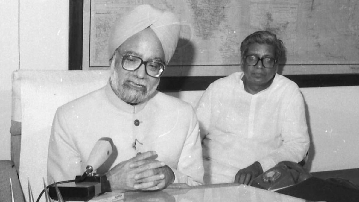 The Union Minister for Finance Dr. Manmohan Singh giving TV interview after presenting the Union Budget for the year 1991-92 to the Parliament, in New Delhi on July 24, 1991. File image/ Wikimedia Commons
The Union Minister for Finance Dr. Manmohan Singh giving TV interview after presenting the Union Budget for the year 1991-92 to the Parliament, in New Delhi on July 24, 1991. File image/ Wikimedia Commons