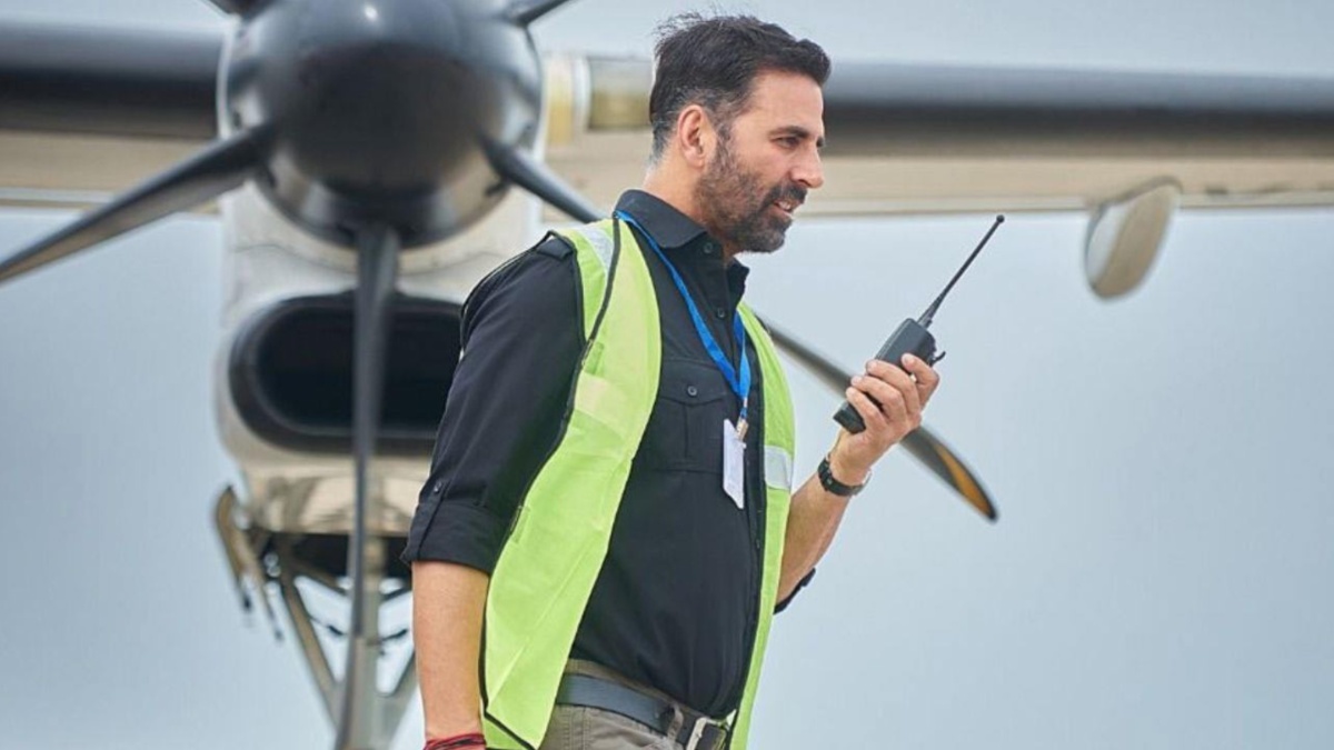 Akshay Kumar & Suriya's Sarfira Movie Review: An inspirational film that will make you cry and clap at the same time! Akshay Kumar & Suriya's Sarfira Movie Review: An inspirational film that will make you cry and clap at the same time!