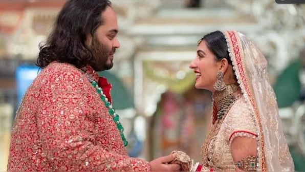  Akash & Shloka bless & welcome newlyweds with love