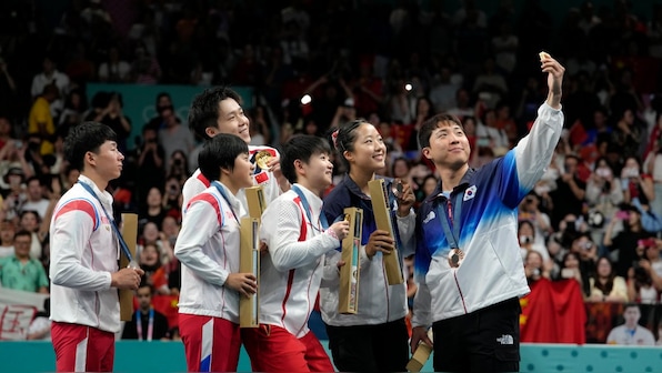  North-South Korea podium selfie in table tennis mixed doubles event goes viral