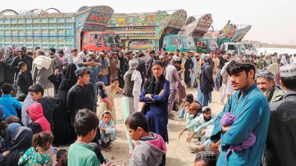 Islamabad's announcement came the day after a three-day visit by the United Nations High Commissioner for Refugees (UNHCR), Filippo Grandi Image Courtesy Reuters Islamabad's announcement came the day after a three-day visit by the United Nations High Commissioner for Refugees (UNHCR), Filippo Grandi Image Courtesy Reuters