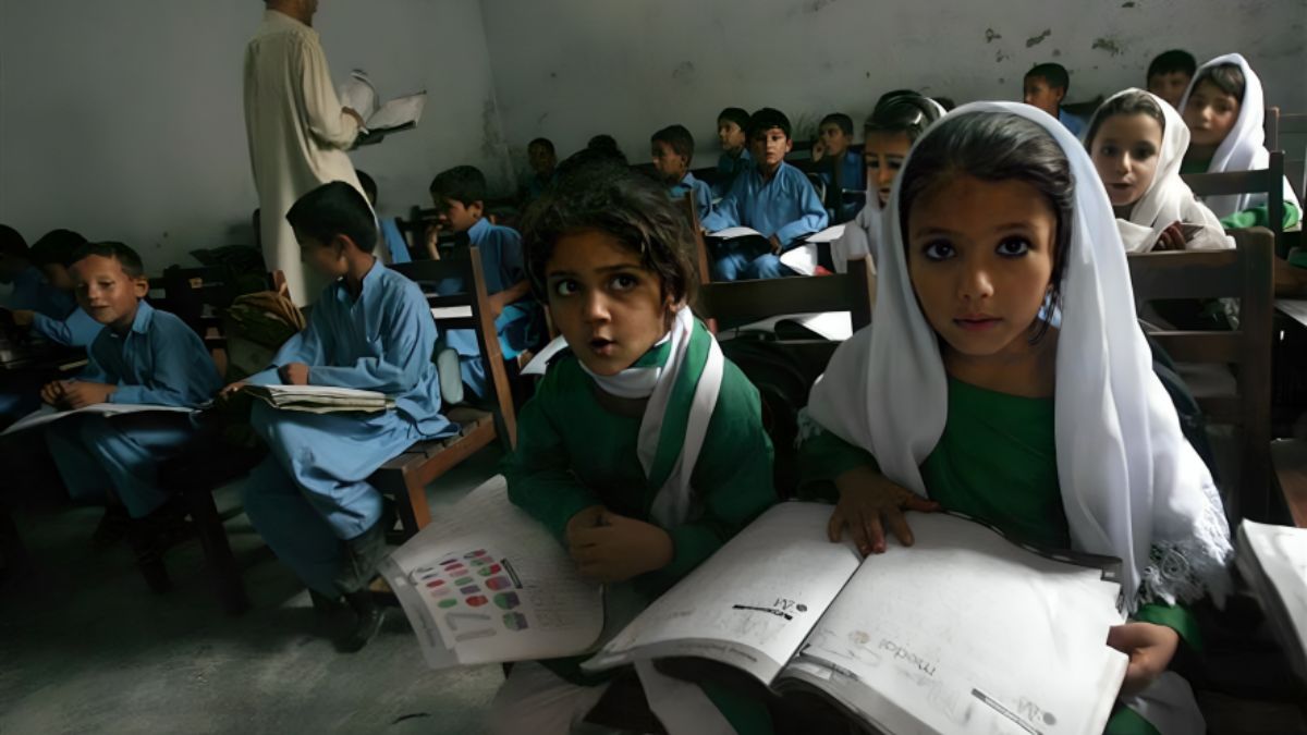 Over 100,000 schools in Pakistan will remain closed for an additional 14 days. File image/Reuters Over 100,000 schools in Pakistan will remain closed for an additional 14 days. File image/Reuters