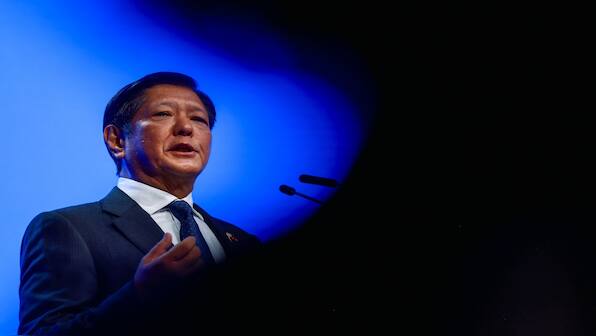 After Manila-Beijing talks, Philippines president orders military to de-escalate in South China Sea