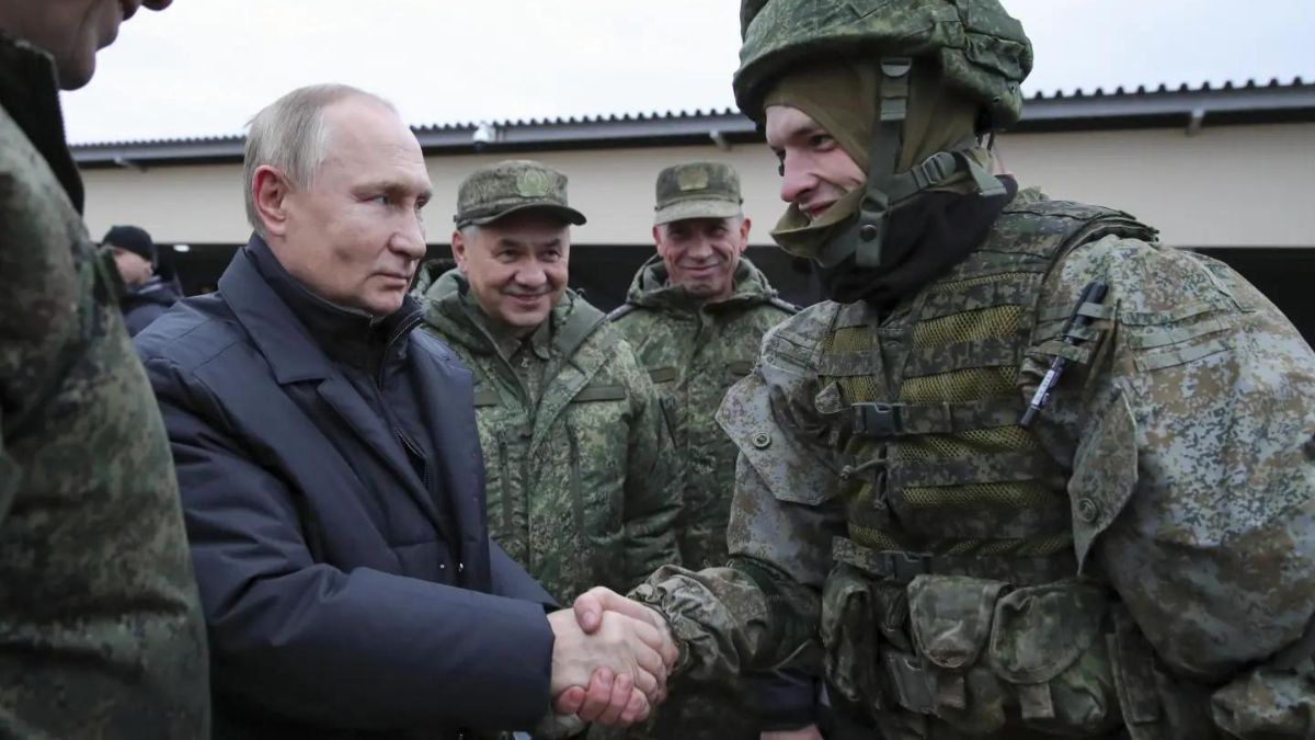 Why are Moscow residents being offered $22,000 to fight Russia's war in Ukraine? Why are Moscow residents being offered $22,000 to fight Russia's war in Ukraine?