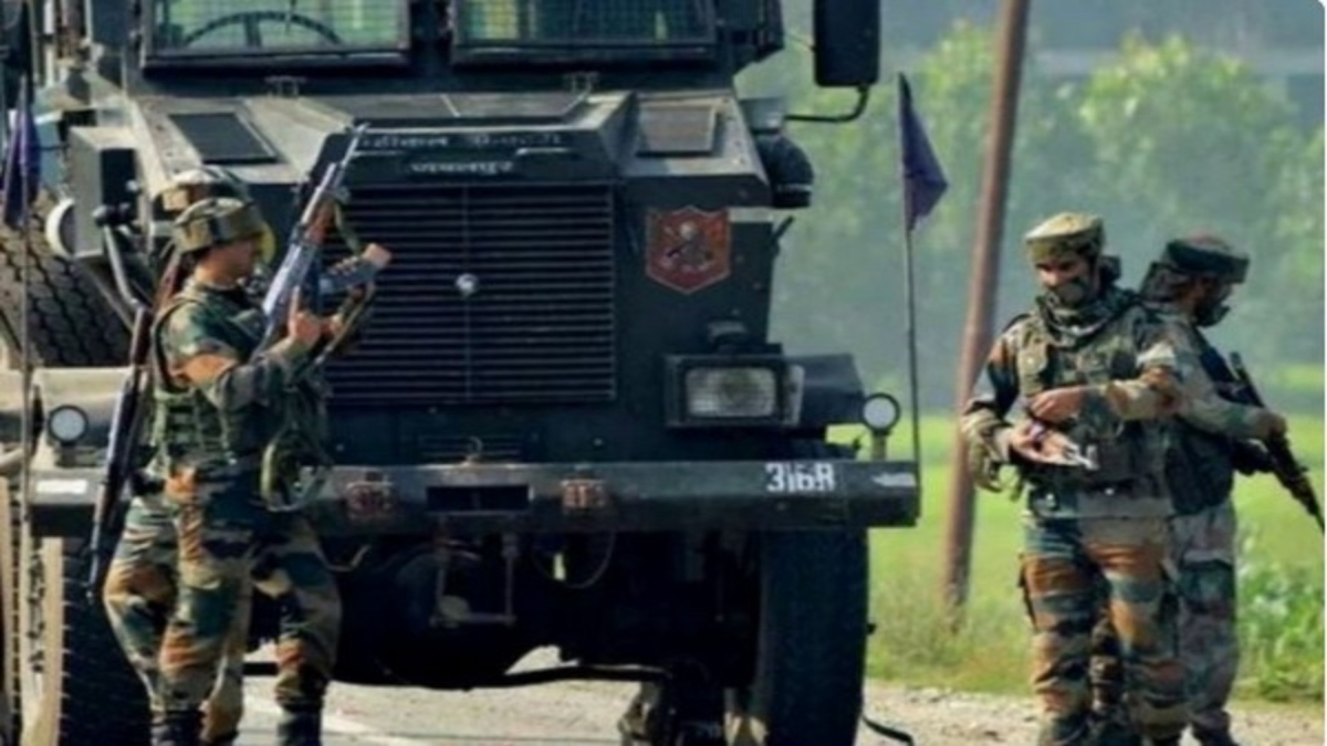 Terrorists attack Indian Army convoy in J&K's Kathua district, 2 soldiers injured Terrorists attack Indian Army convoy in J&K's Kathua district, 2 soldiers injured