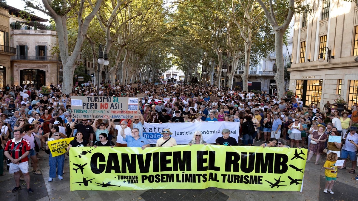 20,000 protesters demand relief from overtourism in Mallorca