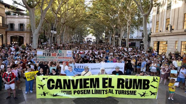 20,000 protesters demand relief from overtourism in Mallorca