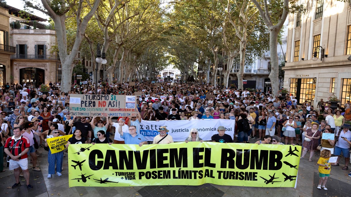 20,000 protesters demand relief from overtourism in Mallorca 20,000 protesters demand relief from overtourism in Mallorca