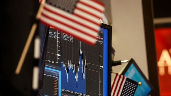  New trade tensions, tech shares sell-off drag Wall Street lower