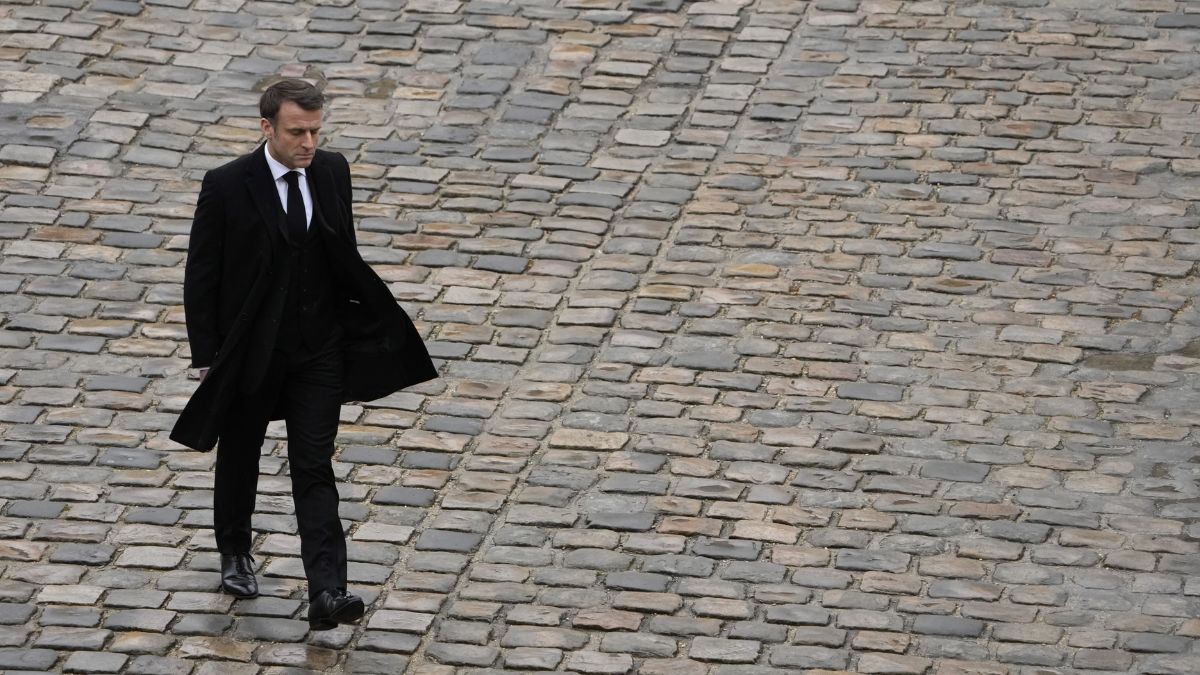 Macron’s security inadvertently revealed his movements on fitness app Strava: Report Macron’s security inadvertently revealed his movements on fitness app Strava: Report