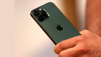 Apple is no longer one of the top-five smartphone-sellers in China (Photo: Reuters)