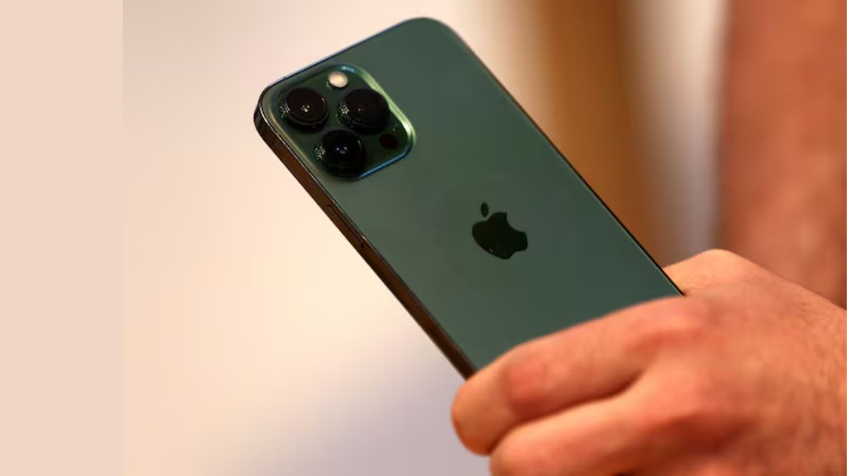 Apple is set to benefit from the cut in duties (Photo: Reuters) Apple is set to benefit from the cut in duties (Photo: Reuters)