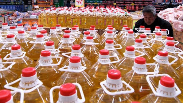 Is China transporting cooking oil in fuel trucks? The scandal over food safety explained