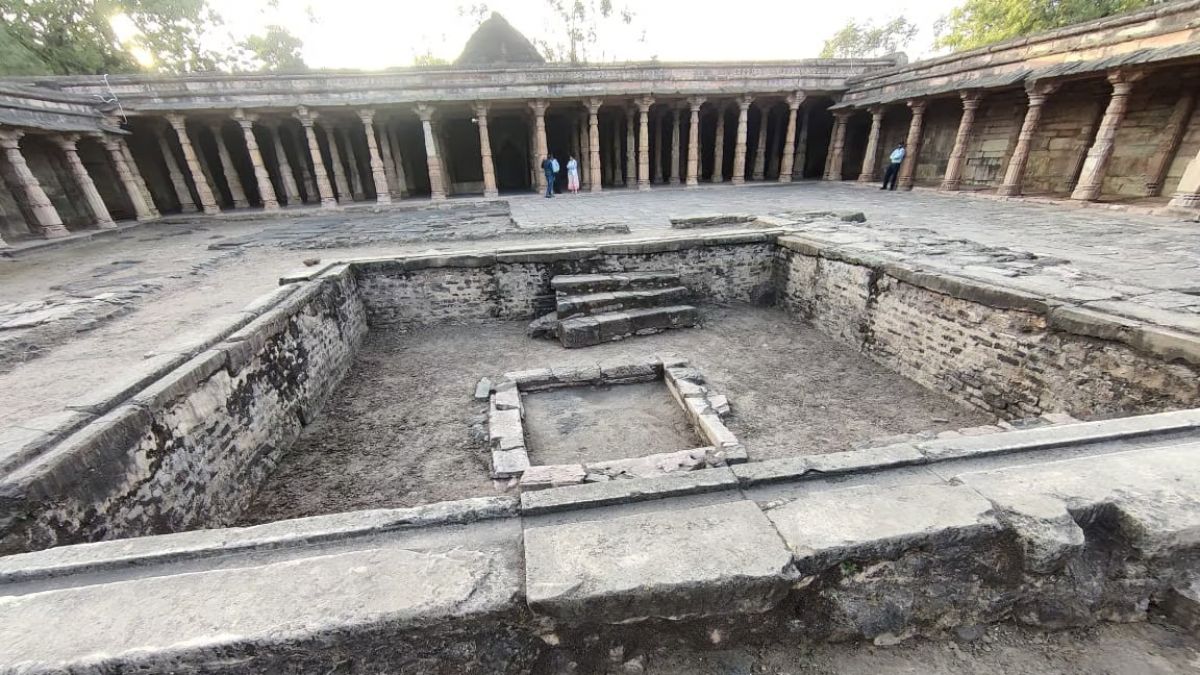 ASI submits 2,000-page survey report on Bhojshala-Kamal Maula mosque to MP High Court ASI submits 2,000-page survey report on Bhojshala-Kamal Maula mosque to MP High Court