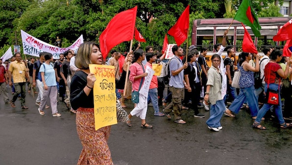 Why are students protesting in Kolkata?